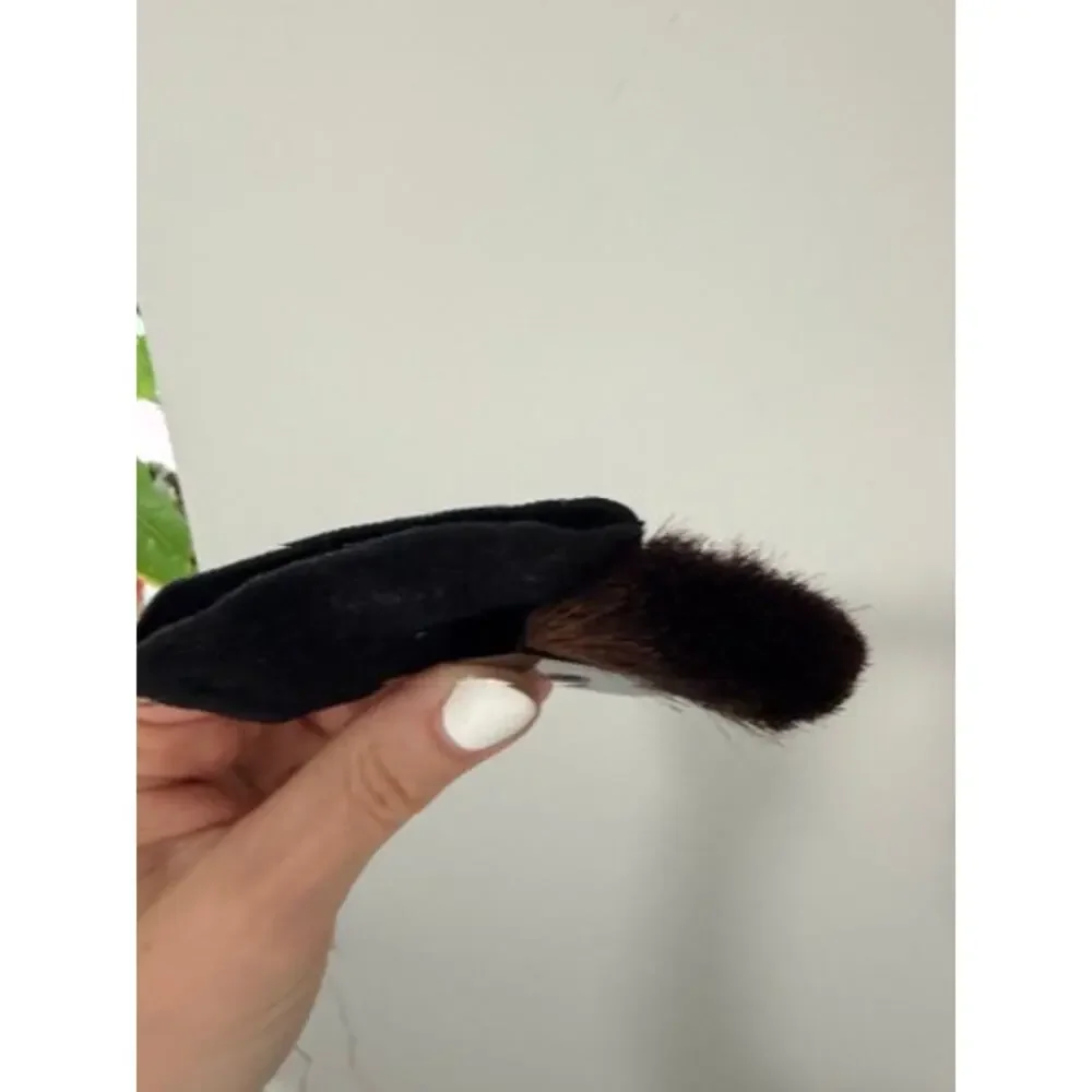 NEW Chanel Mini Blush Brush with Velvet Pouch